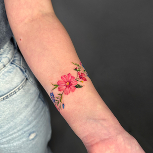 Femme Couleur Aquarelle tatouage sur Poignet #98059 | Artiste tatoueur Victoria Maslova