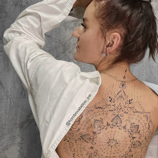 Femme Noir Ornemental tatouage sur Dos #95510 | Artiste tatoueur Elena Korobova