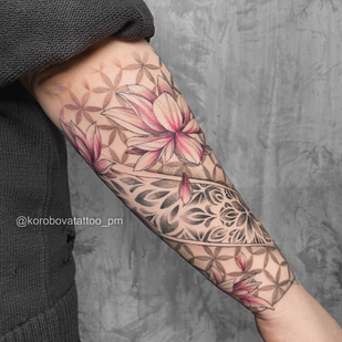 Femme Couleur Féminin tatouage sur Avant-bras #95538 | Artiste tatoueur Elena Korobova