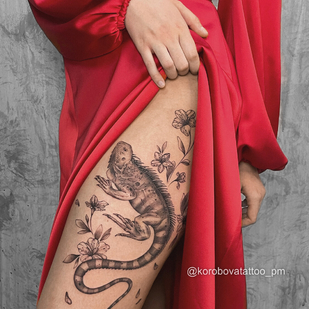 Femme Noir  tatouage sur Cuisse #95540 | Artiste tatoueur Elena Korobova