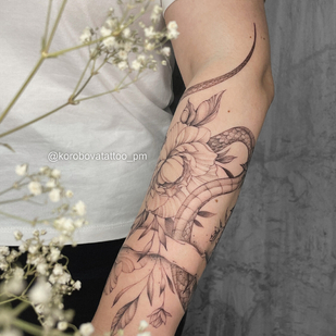 Femme Noir  tatouage sur Avant-bras #95543 | Artiste tatoueur Elena Korobova