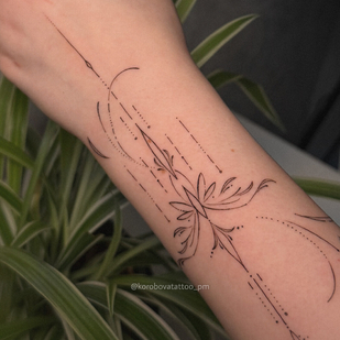 Femme Noir Minimalisme tatouage #103801 | Artiste tatoueur Elena Korobova