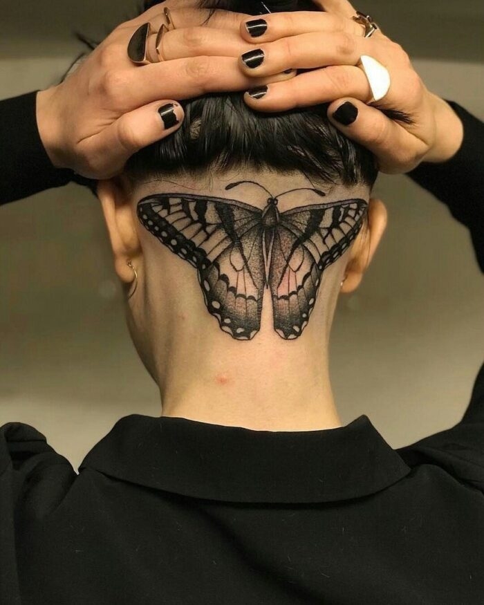 Significato del tatuaggio di farfalla: simbologia, stili e storie personali