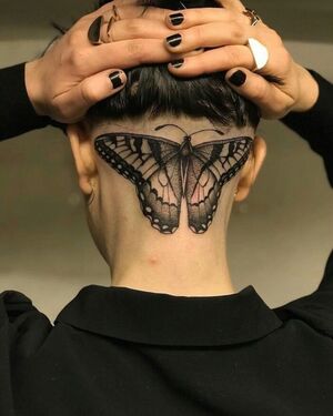 Significato del tatuaggio di farfalla: simbologia, stili e storie personali