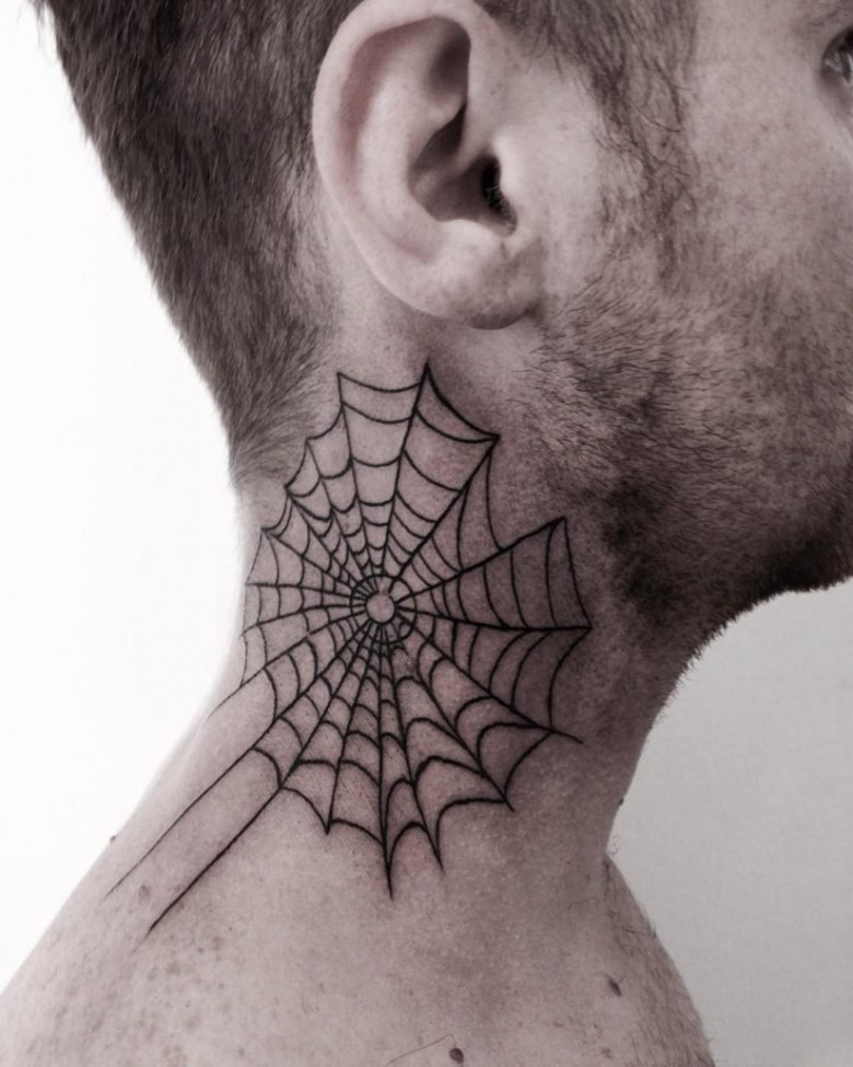 Il significato dei tatuaggi di reti di ragno: simbologia, storia e interpretazioni moderne