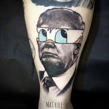 L'arte del protestare e del supporto: 57 tatuaggi con riferimento a Donald Trump