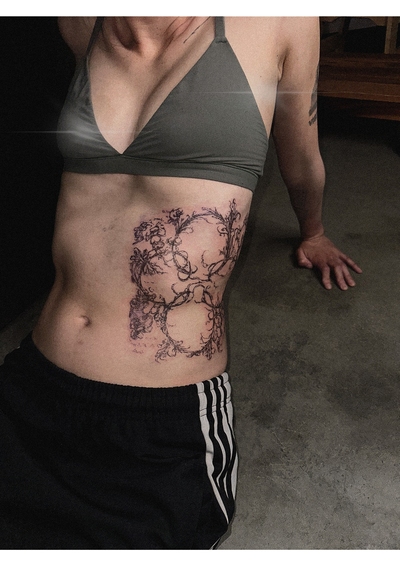 Falena Luna e l'Arte del Tatuaggio Neo-Gotico