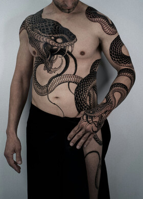 Tatuaggi di draghi e serpenti: il percorso artistico di Hoon Kim