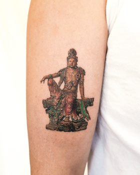 Tatuaggi di realismo delicato di Hansan da Seoul