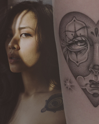 Ink Tears, Chicano, e Clowns: Lo Stile Distintivo di Trang Nuen