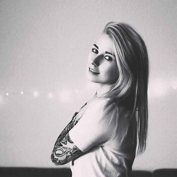 Tatuatore Jessica Svartvit