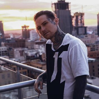 Tatuatore Corey Divine