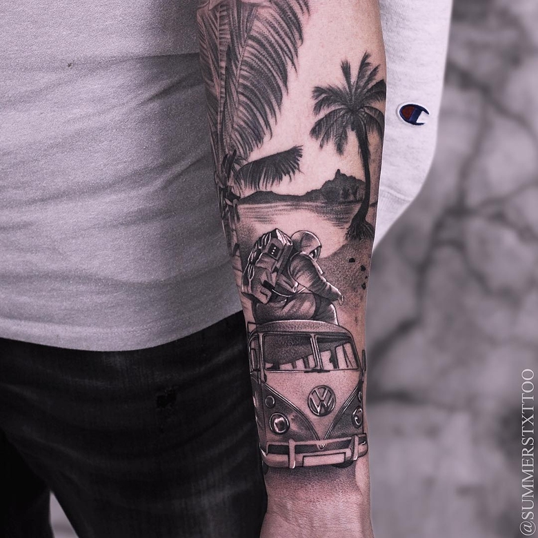 Artista di tatuaggi Evan Summers, tatuaggio realistico a punti neri | Russia, Indonesia