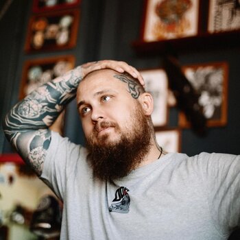 Tatuatore Ilya Kolesnikov