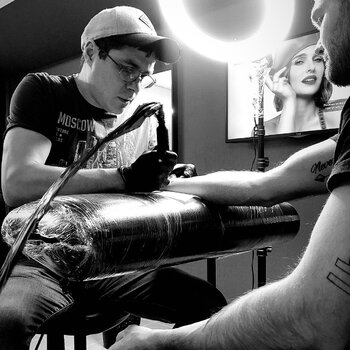 Tatuatore Aleksandr Yavorskiy