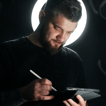 Tatuatore Petr Starkov 