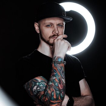 Tatuatore Dmitriy Hirurg