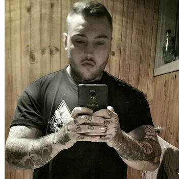 Tatuatore Damon Holleis