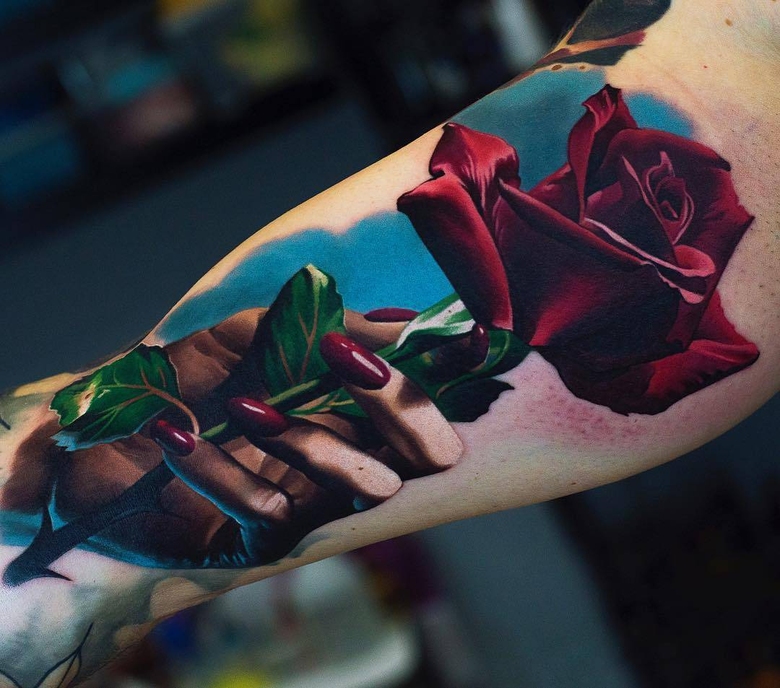 Artista di tatuaggi Sergey Butenko, autore di tatuaggi a colori e neri e grigi realistici | Wroclaw, Polonia
