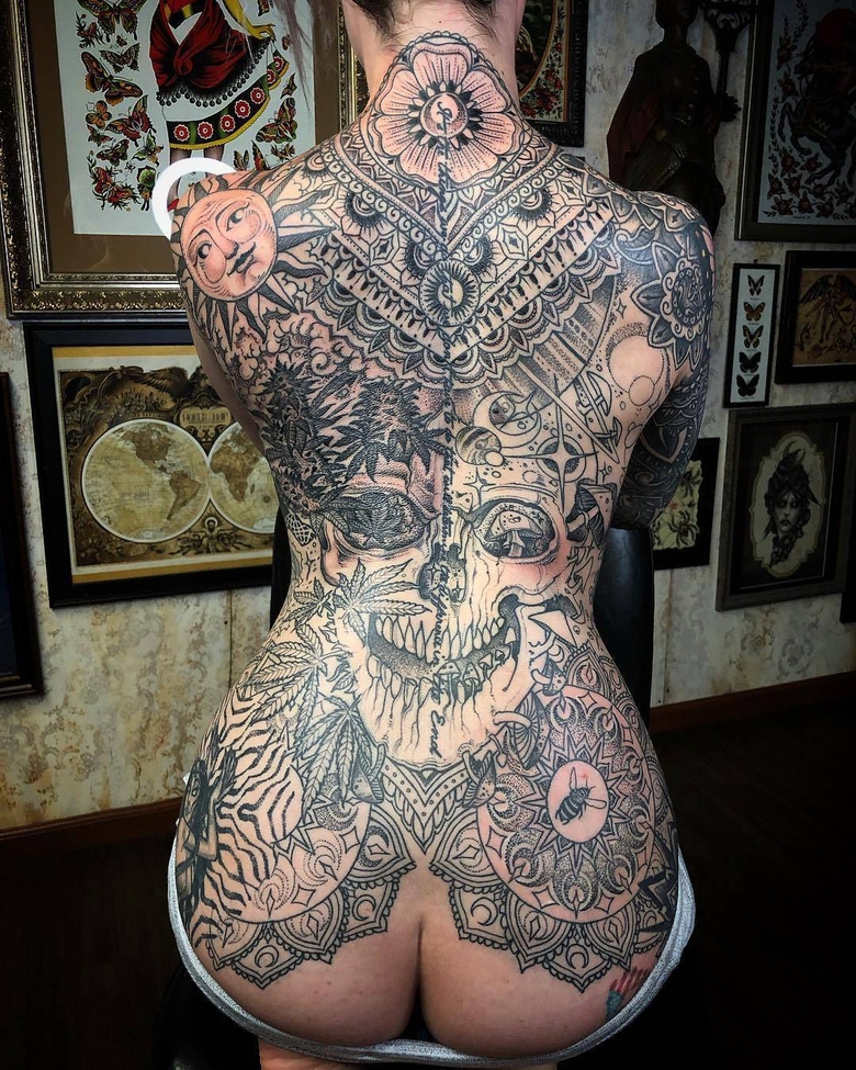 Artista di tatuaggi Joseph Haefs, tatuaggio in linea nera | Las Vegas, USA