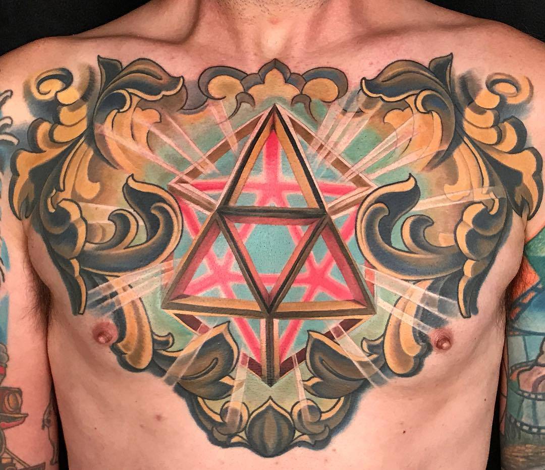 Artista del tattoo Russ Abbott, lezione alla 10a Convenzione Internazionale di Tattoo di Mosca, 25 maggio 2019