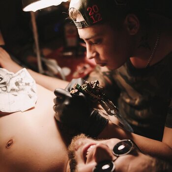 Tatuatore Aleksandr Ukolov