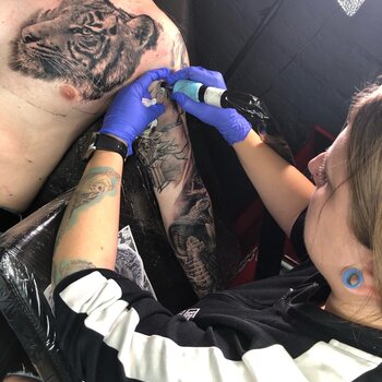 Tatuatore Julia TESL