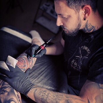 Tatuatore Yuriy Simakin