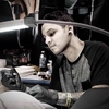 Artista di tatuaggi Steven Compton