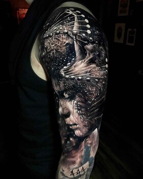 Artista di tatuaggi Jak Connolly