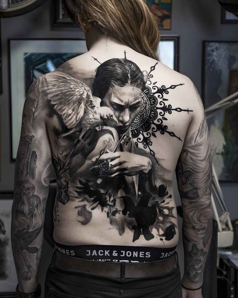 Portfolio dell'artista di tatuaggi Adrian Lindell in stile nero e grigio e tatuaggio astratto in stile realistico | Stoccolma, Svezia