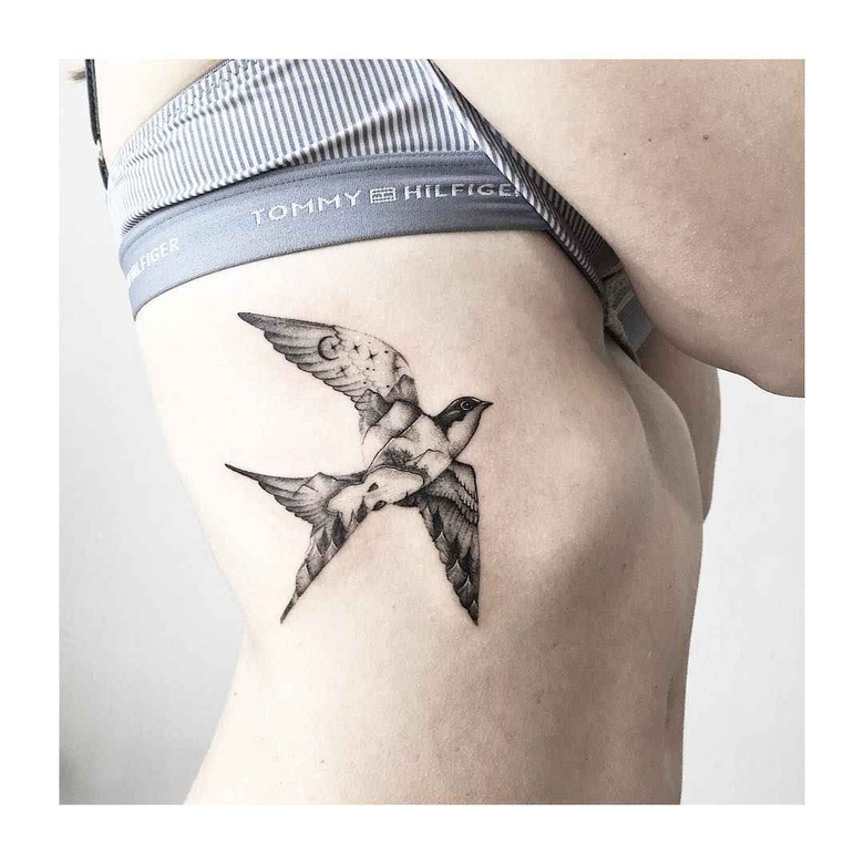 Artista di tatuaggi Vlada Shevchenko , tatuaggio chiaro nero nello stile dell'autore , line work, minimalismo | Kiev, Ucraina