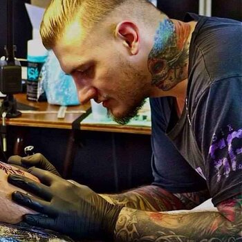 Tatuatore Artemijs Saveljevs