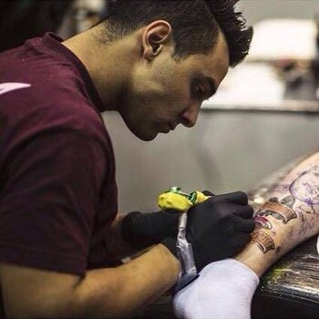 Tatuatore Khail Aitken