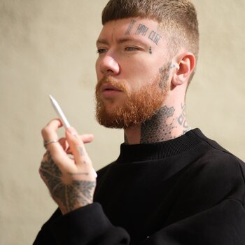 Tatuatore Misha Nechaev
