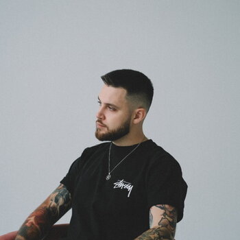 Tatuatore Anton Raym