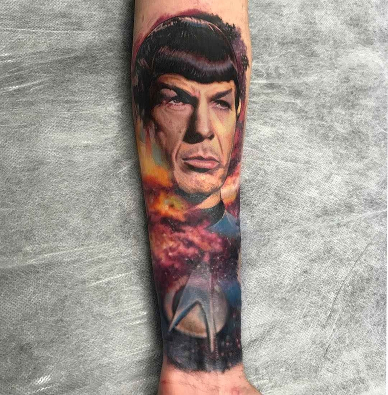 Artista di tatuaggi Chris Nieves color e nero e grigio ritratto realismo | Australia