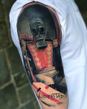 Artista di tatuaggi Emersson Pabon