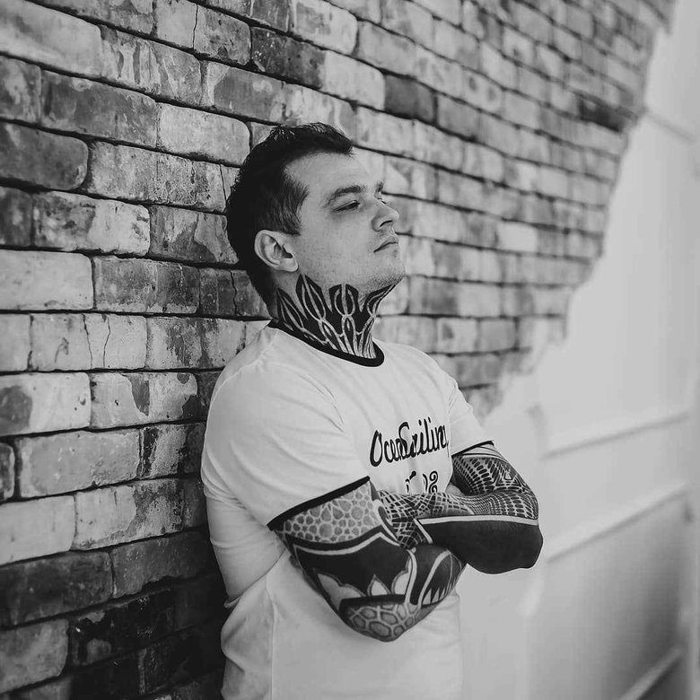 Artista di tatuaggi Ilya Sascad Kandaurov, stile autore blackwork ornamentale | Russia