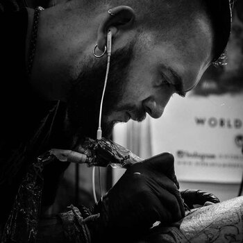 Tatuatore Aleksandr Litvinov