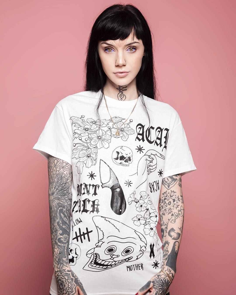 Artista di tatuaggi, modello e star della televisione Grace Neutral