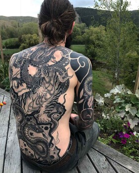 Artista di tatuaggi Richard Warnock