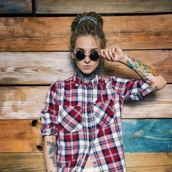 Tatuatore Victoria KIWI Grigorieva