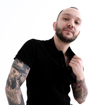 Tatuatore Konstantin Kindyakov