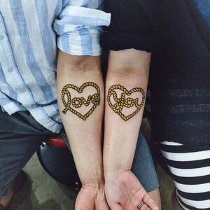 Il tatuaggio del cuore: svelare il simbolismo e le profondità emotive