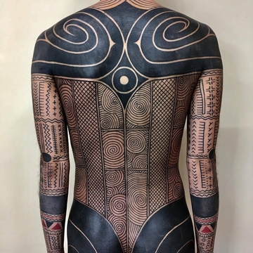 Impressionanti grandi tatuaggi tribali di Taku Oshima