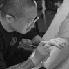 Artista di tatuaggi Jay Han