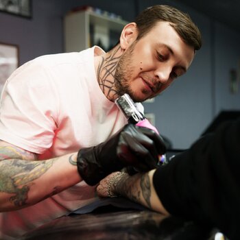 Tatuatore Aleksey Shitov