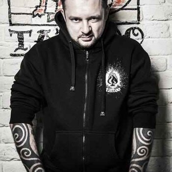Tatuatore Denis Tidan Torikashvili