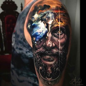 Artista di tatuaggi Arlo DiCristina